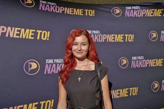 Sprosté útoky na mladé poslankyně. Zastávají se jich starší kolegové - Novinky